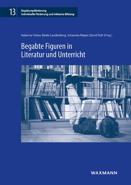 Ein Kind liegt auf dem Boden und liest ein Buch. Die Beine sind an ein gefülltes Bücherregal angelehnt. Darüber sind die Herausgeber*innen und der Titel des Buchs zu lesen.
